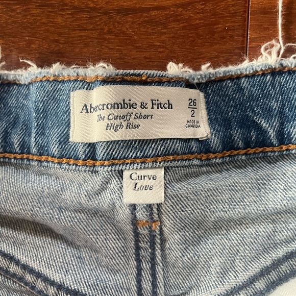 Abercrombie Women Curve Love High Rise Cutoff Short, Dad fit - Size 26 - Picture 2 of 2